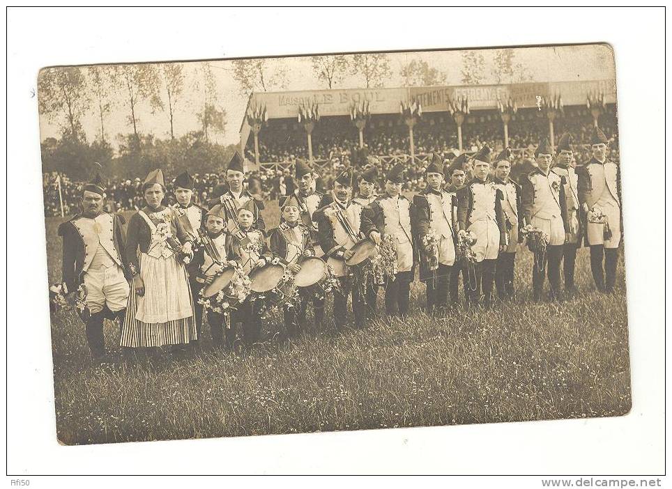 FANFARE REPUBLICAINE D'ENFANTS & DE PLUS AGES Publicité Maison Le Boul Tambour Clairon Habit  De Fête Républicaine - Musique