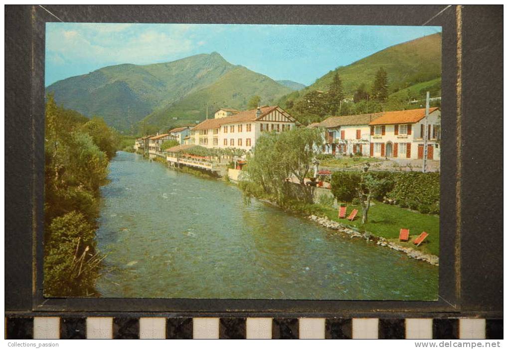 SAINT ETIENNE DE BAIGORRY LA NIVE ET L'HOTEL ARCE AU FOND LE MT CHAMORROI - Saint Etienne De Baigorry