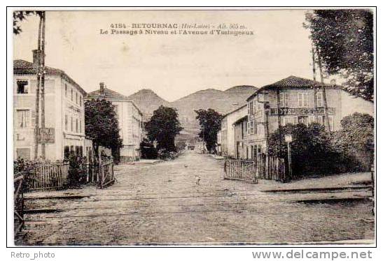 Retournac - Le Passage à Niveau Et L'Avenue D'Yssingeaux - Retournac