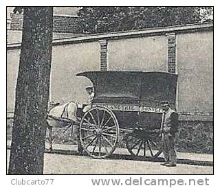 Ay-en-Champagne (51) : L'attelage Du Boulanger Devant L'école De Garçons Env 1910 (animée). - Ay En Champagne