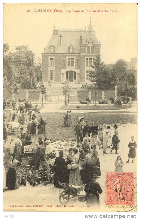 LASSIGNY - La Place Le Jour Du Marché Franc - Lassigny