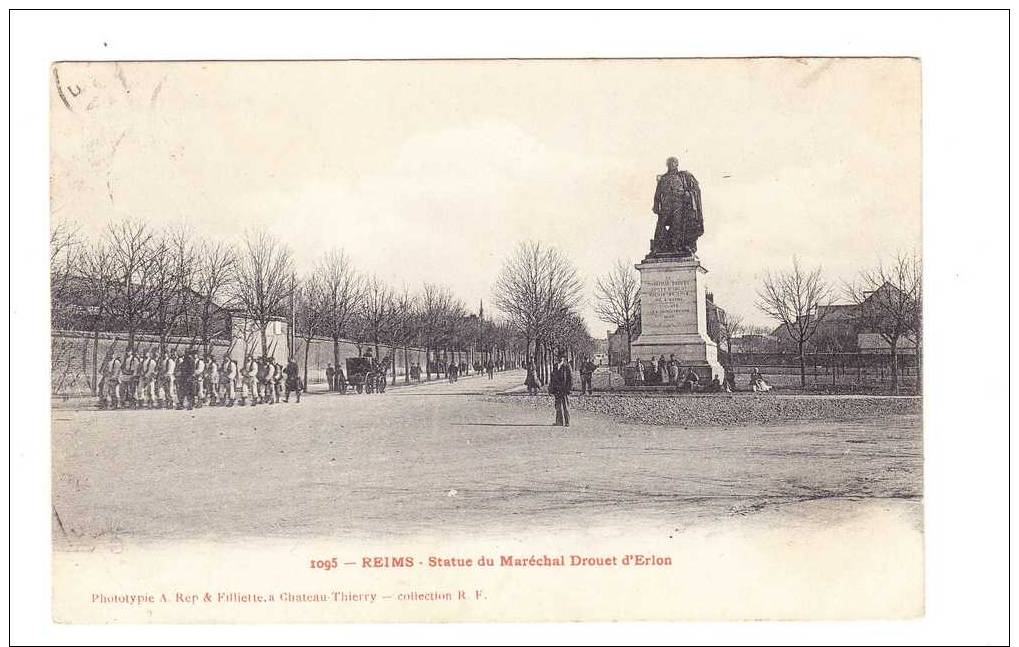 CPA - Reims - Défilé Des Militaires Prés De La Statue Du Maréchal Drouet D' Erlon - Reims