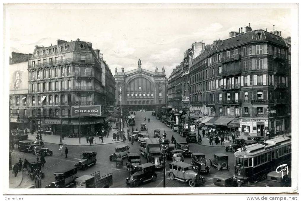 Embouteillage Devant La Gare Du Nord - Transport Urbain En Surface