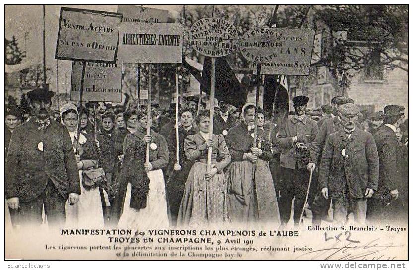 Troyes...Manifestation Des Vignerons ...portent Des Pancartes - Troyes