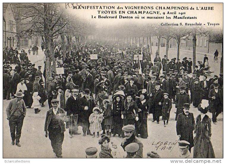 Troyes...Manifestation Des Vignerons ... Le Boulevard Danton - Troyes