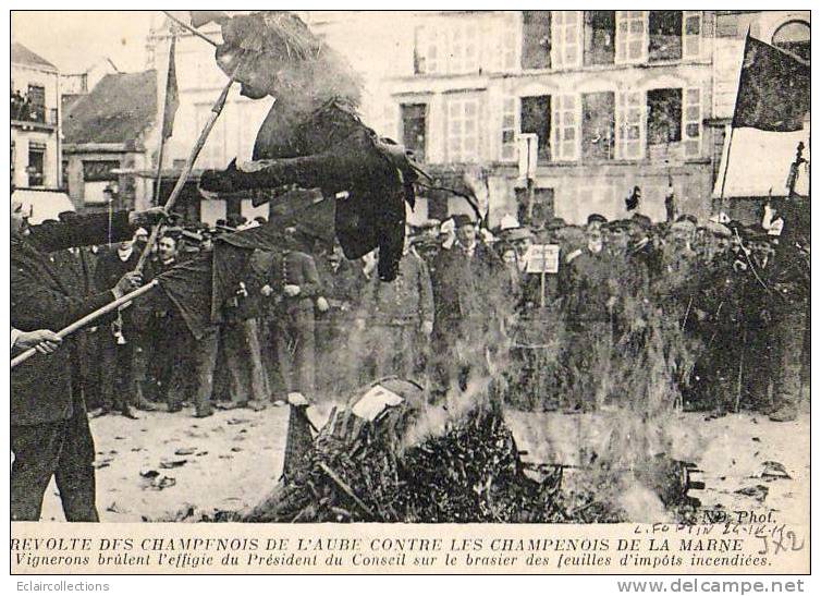 Bar Sur Aube.... Ou Troyes ??..Manifestation Des Vignerons...... Brulent L Effigie Du Président Du Conseil.. - Bar-sur-Aube