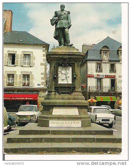 CPSM.....LESNEVEN...LA STATUE DU GENERALELE FLO..404  SIMCA..CAFE  CHARCUTERIE...1975 - Lesneven