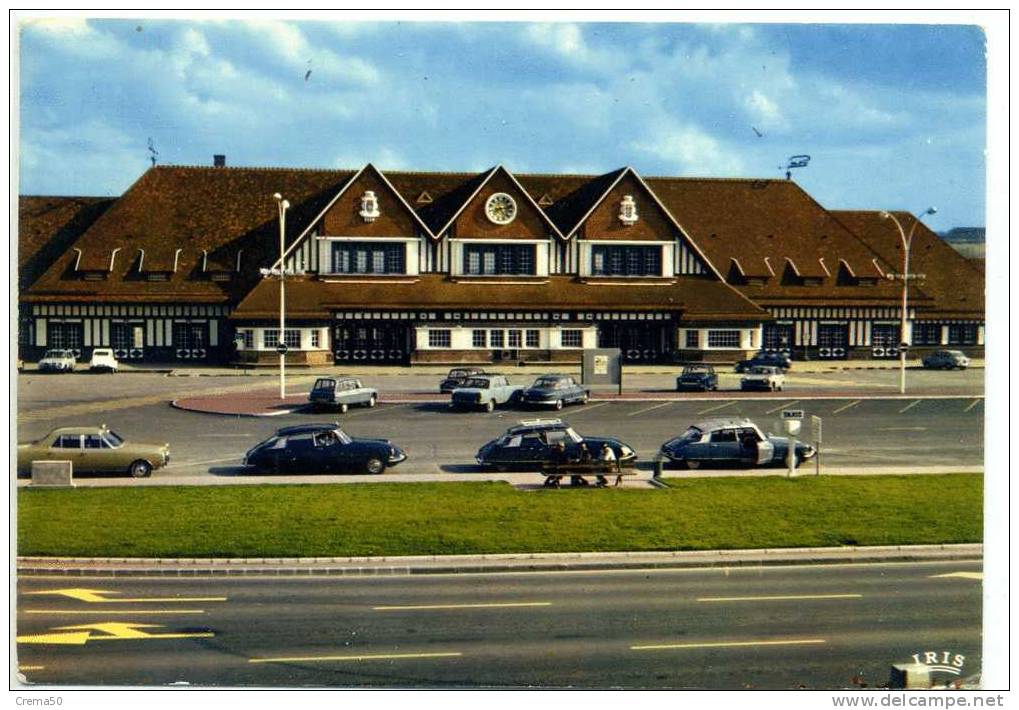 14 - DEAUVILLE TROUVILLE - La Gare - Belle DS - Deauville