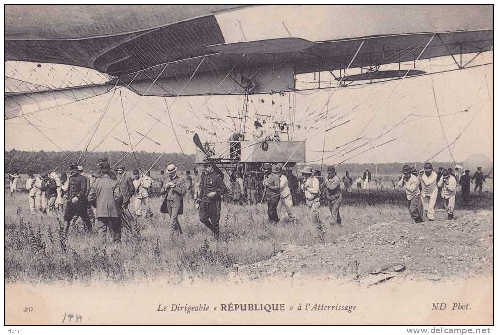 AVIATION - Le Dirigeable "République" à L'atterrissage - Dirigibili