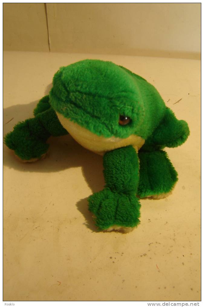 PELUCHE ANCIENNE / UNE GRENOUILLE   LONG 16CM / 1990/95 - Peluche