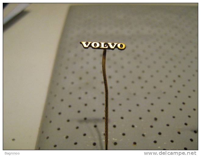 VOLVO Car Pin - Other & Unclassified