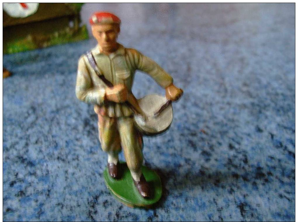 Figurine Starlux : Parachutiste Francais Défilant (résine) - Starlux