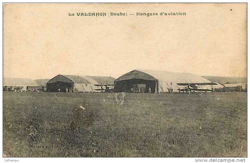 Doubs - Ref A93- Militaires Militaria -le Valdahon - Hangars D Aviation  - Carte Bon Etat - - Aerodrome