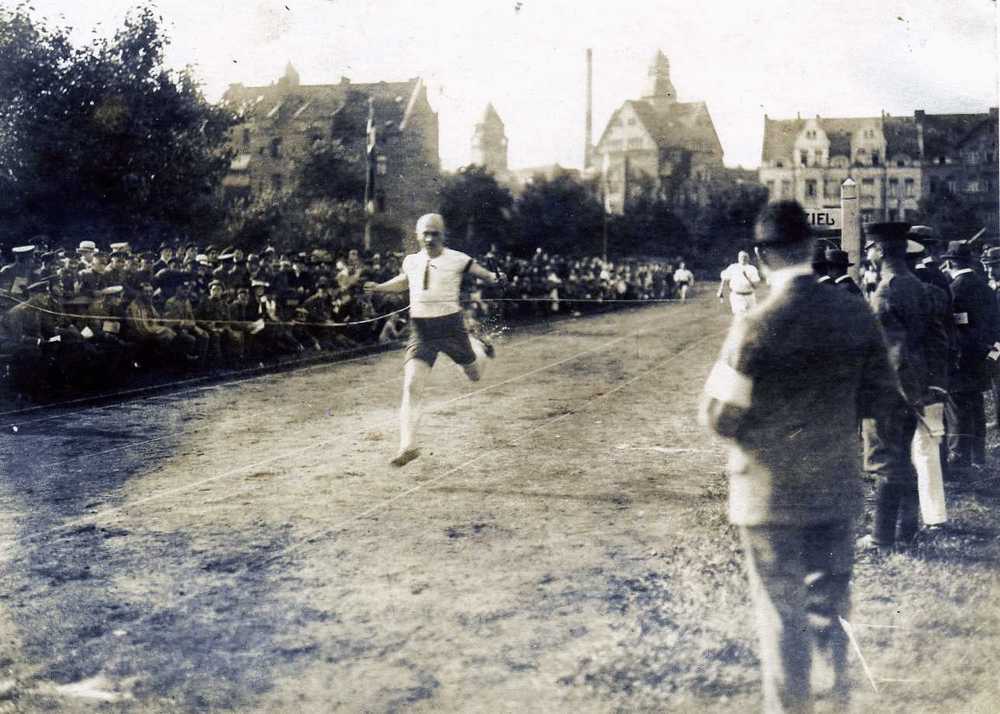 HANNOVRE OU HANNOVER COMPETITION DE GARNISON ATHLETISME 1920 OU 1921  FORMAT 16 X12 CM - Fotografia