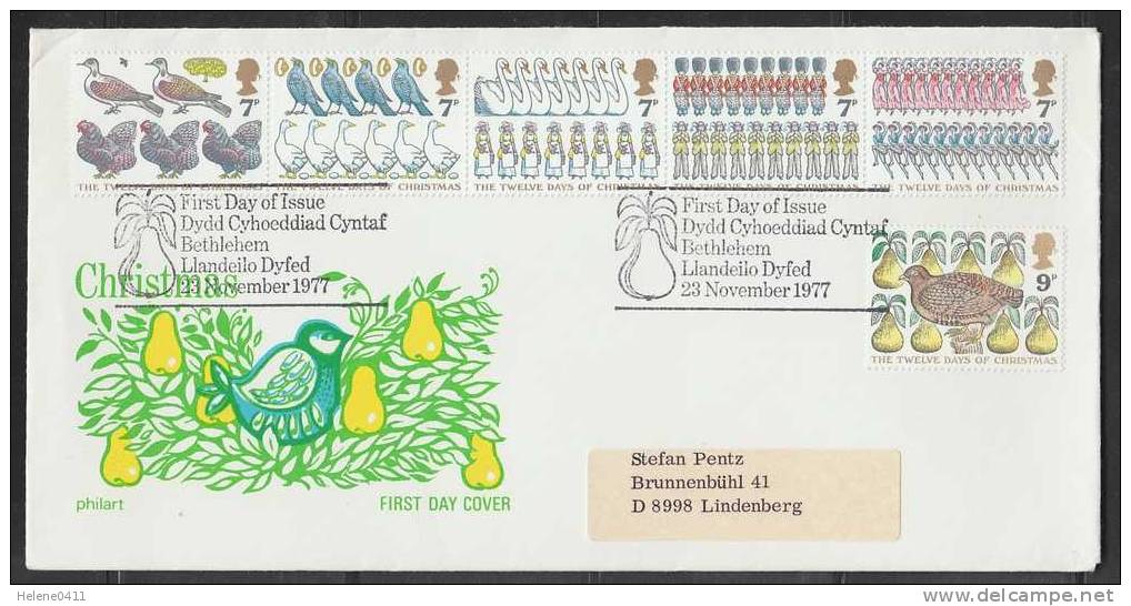 ENVELOPPE 1ER JOUR DE GRANDE-BRETAGNE - NOËL 1977 : LES DOUZE JOURS DE NOËL : CHANTS POPULAIRES (ADRESSEE) - Christmas