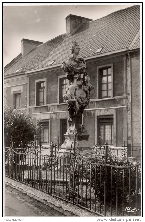 CARTE PHOTO CONDE SUR L'ESCAUT - LE MONUMENT CLAIRON - Conde Sur Escaut