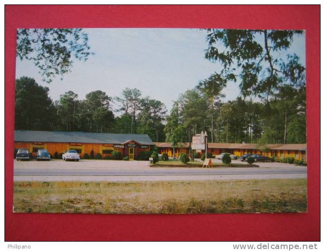 Knotty Pine Motel  3 Miles South Lumberton NC    Early Chrome ---------------------------------- (ref 109) - Carolina Beach