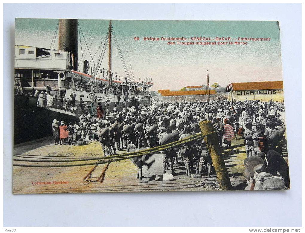 Carte Postale  Ancienne : DAKAR : Embarquement Des Troupes Indigènes Pour Le Maroc Très Animé - Senegal