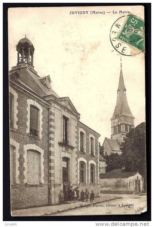 CPA  ANCIENNE- FRANCE- JUVIGNY (51)- LA MAIRIE EN GROS PLAN AVEC BELLE ANIMATION- EGLISE AU FOND- - Autres & Non Classés