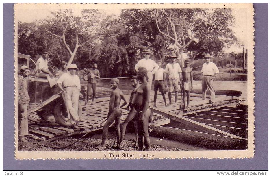 République Centrafricaine - Fort Sibut - Un Bac (femmes Aux Seins Nus) - República Centroafricana