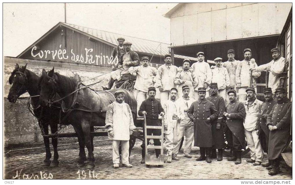 NANTES CARTE PHOTO CIRC 1914 CORVEE DE FARINE MILITAIRE EDIT AS DE TREFLE - Nantes