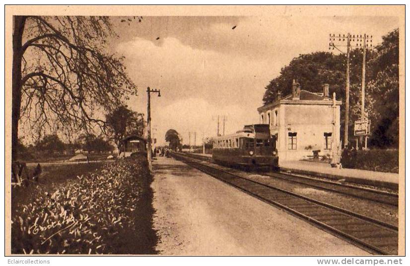 Tiercé...l'arrivée En Gare De L'autorail Du Mans - Tierce