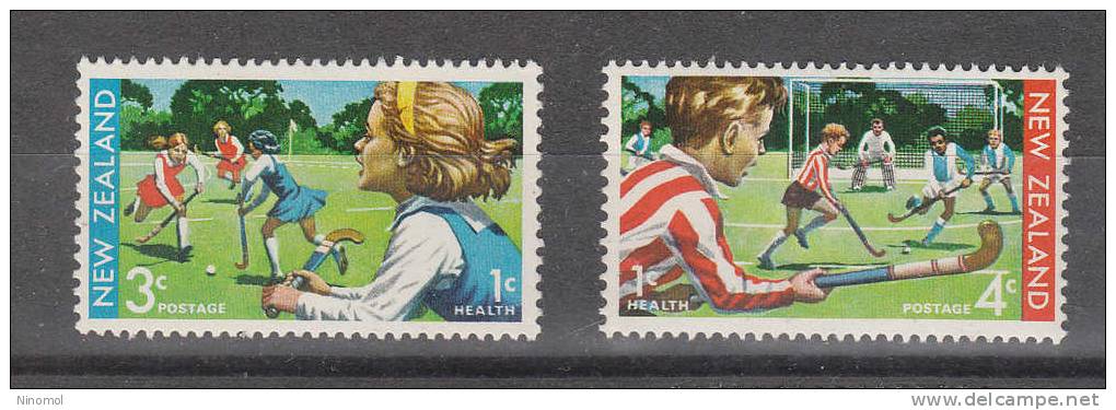 Nuova Zelanda   -   1971.  Hockey Su Prato  Giovanile.  " Green Hockey ".  The Two Stamps Of  The Series   .  MNH, - Hockey (Veld)