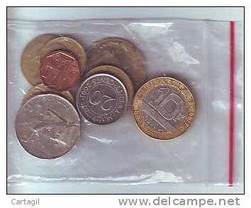 Petit Lot En Vrac De Pièces Francs Françaises + 1 Cuba + 1 Mauritius- ( Nature, Qualité Et état Des Pièces Voir Scan) - Mezclas - Monedas