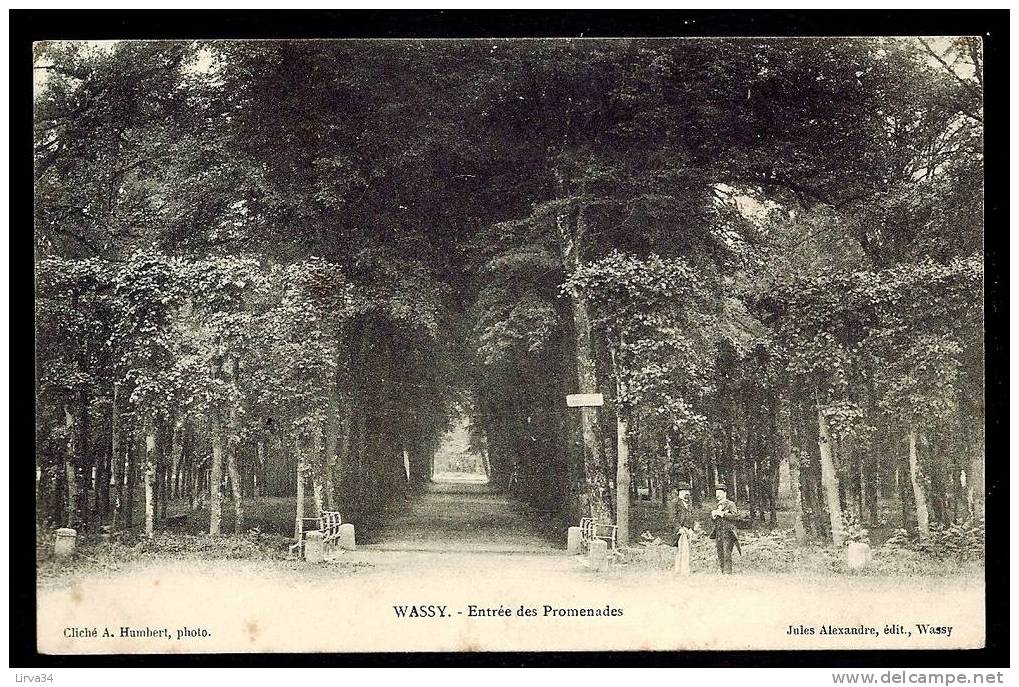 CPA  ANCIENNE- FRANCE- WASSY (52)-  ENTREE DES PROMENADES AVEC ANIMATION - Wassy