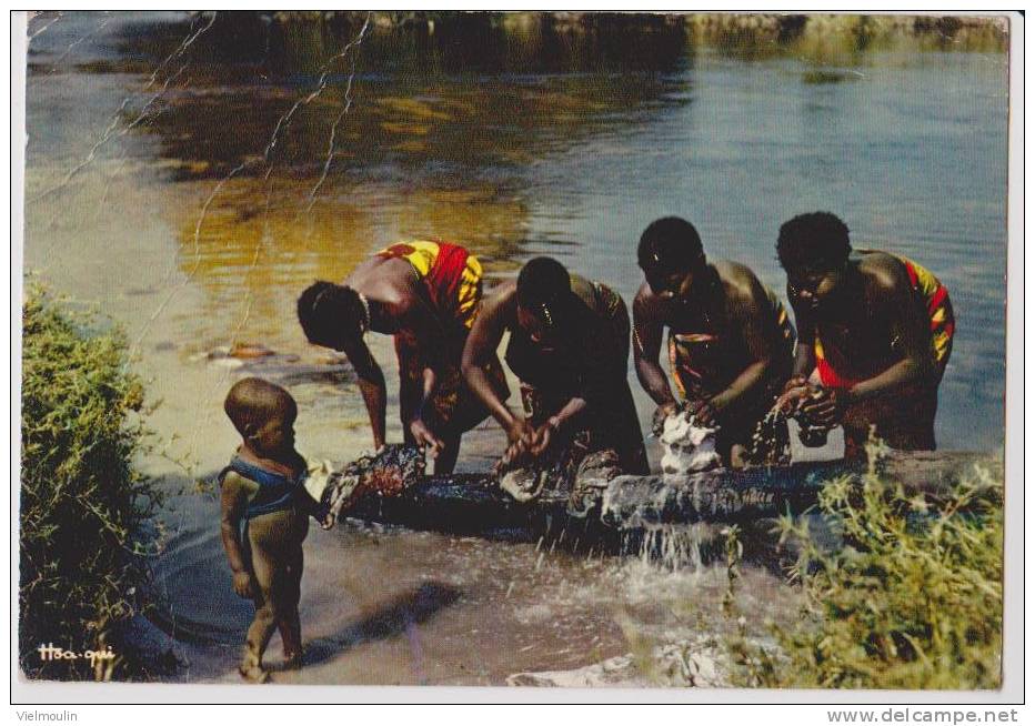 REPUBLIQUE TOGOLAISE LESSIVE DANS LA RIVIERE  BELLE CARTE VOIR TIMBRES - Togo