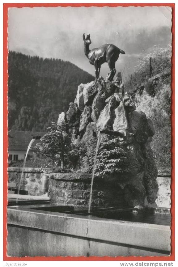 D296 , Charmey , Gruyère , Fontaine Du Chamois, 752, Circulée  1961 - Charmey