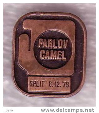 BOXE MATCH ... PARLOV ( Croatie ) - CAMEL ( USA ) Old Pin Badge Boxing Boxe Boxeo Boxen Pugilato Distintivo Anstecknadel - Boxing