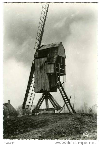 BELSELE (O.Vl.) - Molen/moulin - De Gewezen Kloostermolen Met Twee Wieken. Deze Kleine Staakmolen Verdween In 1924. - Sint-Niklaas