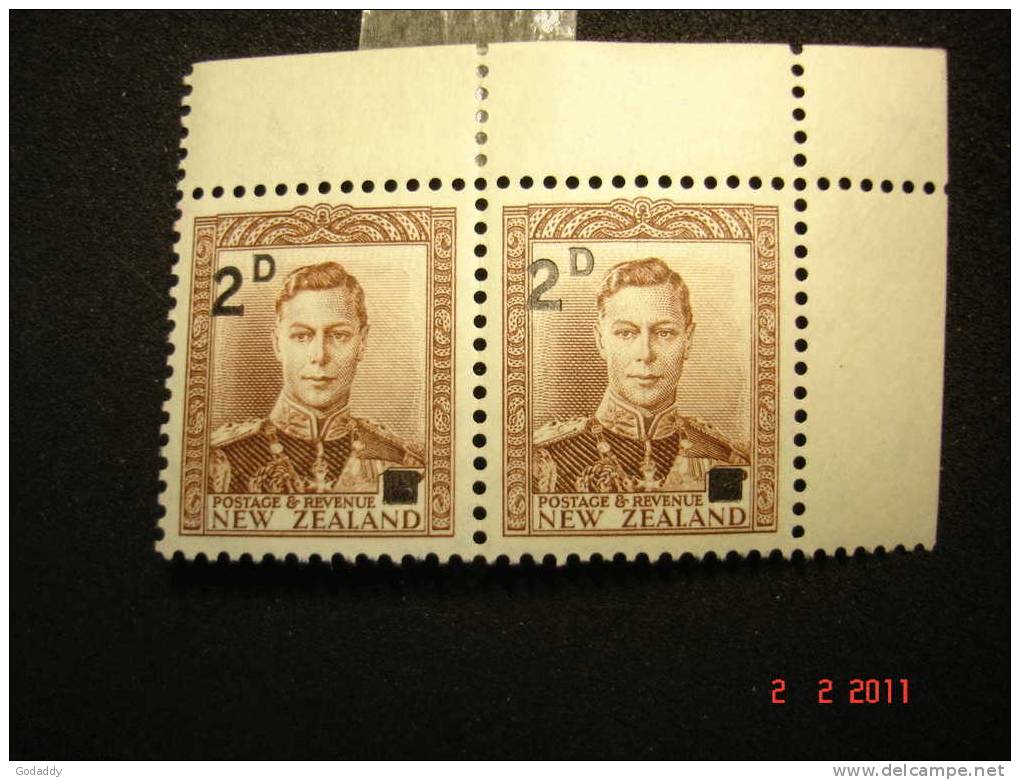 New Zealand 1941 K. George VI 2d On 11/2d Brown SG 629 MNH Pair - Unused Stamps