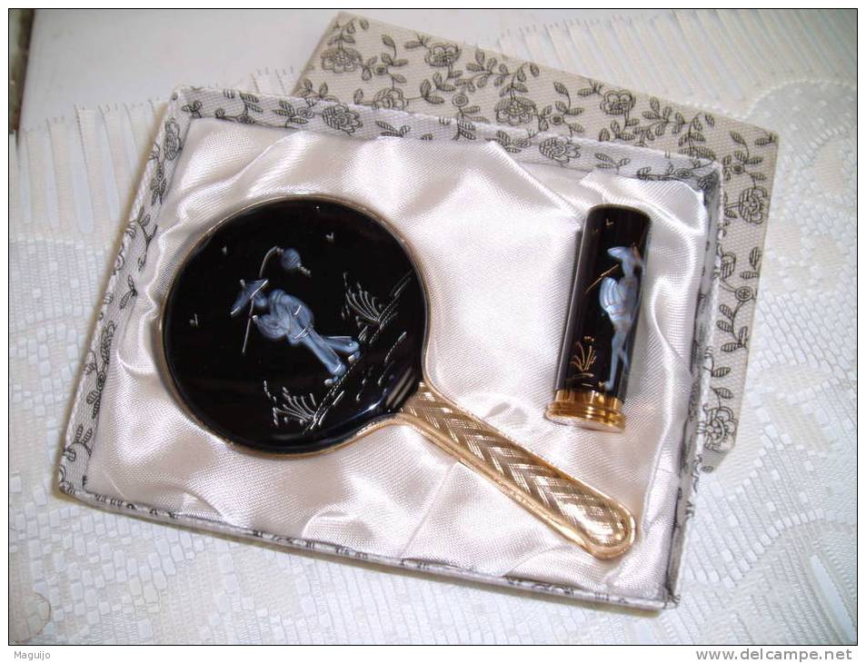 ANCIEN DUO MIROIR + ETUI ROUGE A LEVRES DANS BOITE CAPITONNEE  SEMI ANCIEN LIRE §§§ - Miniatures Womens' Fragrances (in Box)
