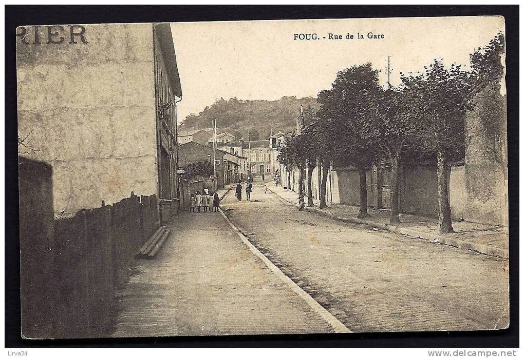 CPA  ANCIENNE- FRANCE- FOUG (54)-  AVENUE DE LA GARE AVEC BELLE ANIMATION - Foug