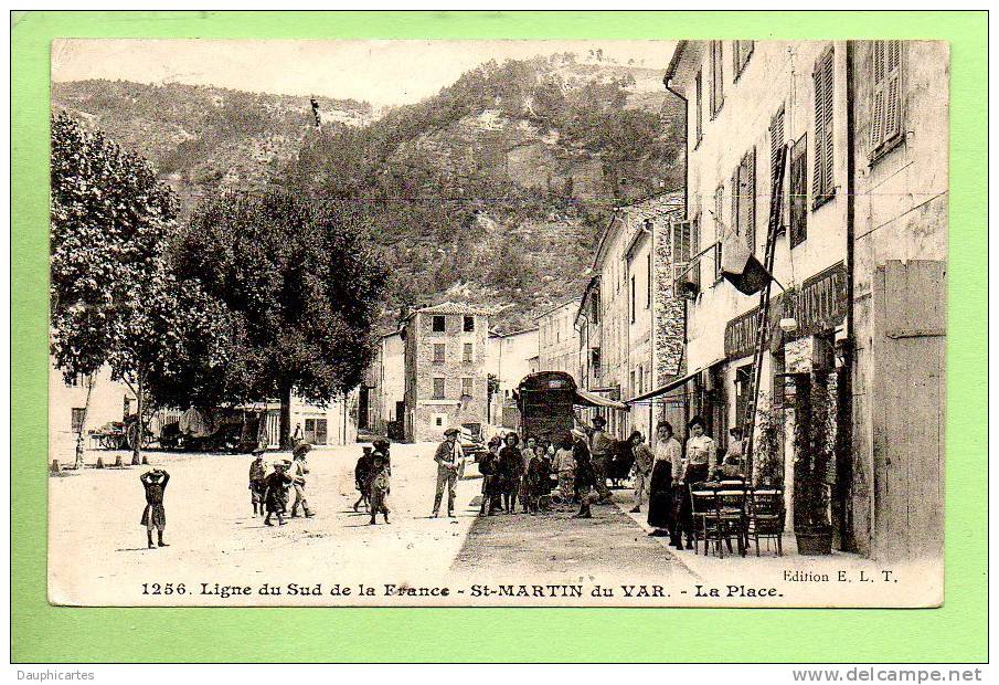 SAINT MARTIN Du VAR - La PLace - Café Buvette  Pavoisé - Ligne Sud De La France  -Très Belle Animation Marchand Ambulant - Autres & Non Classés