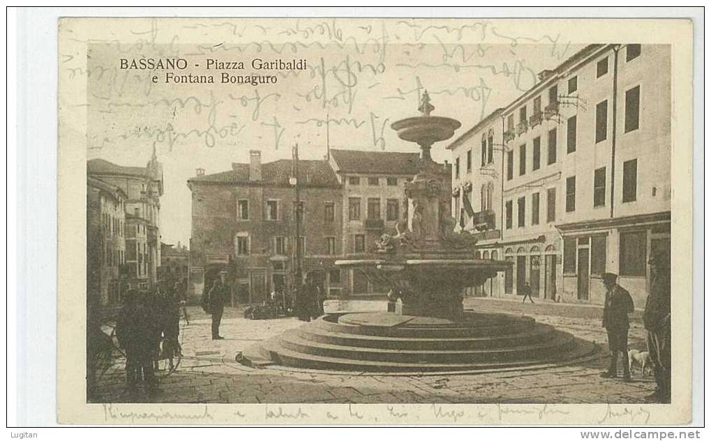 Cartolina -  BASSANO - PIAZZA GARIBALDI E FONTANA BONAGURO - PANORAMA - ANIMATA - Vicenza