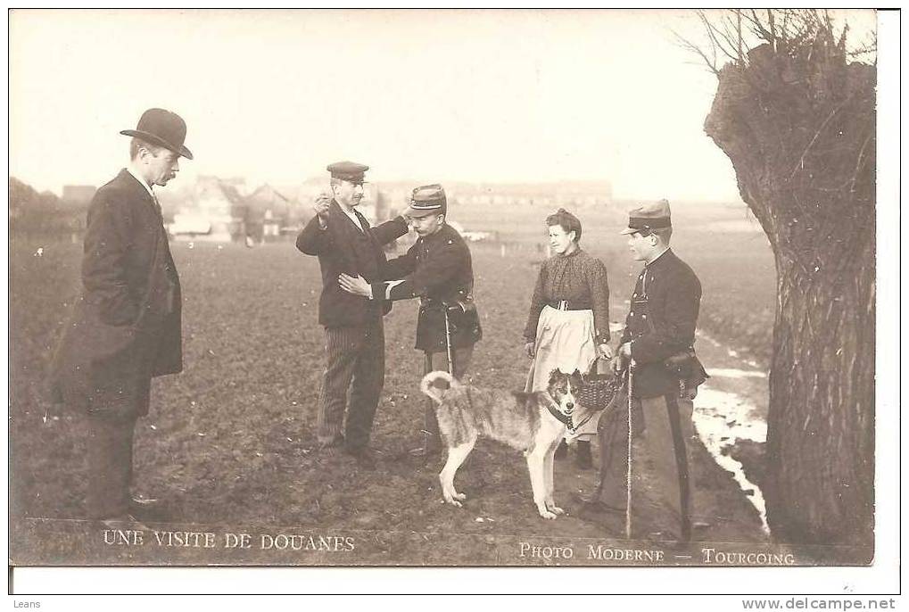 UNE VISITE DE DOUANE   "photo Moderne TOURCOING " - Douane