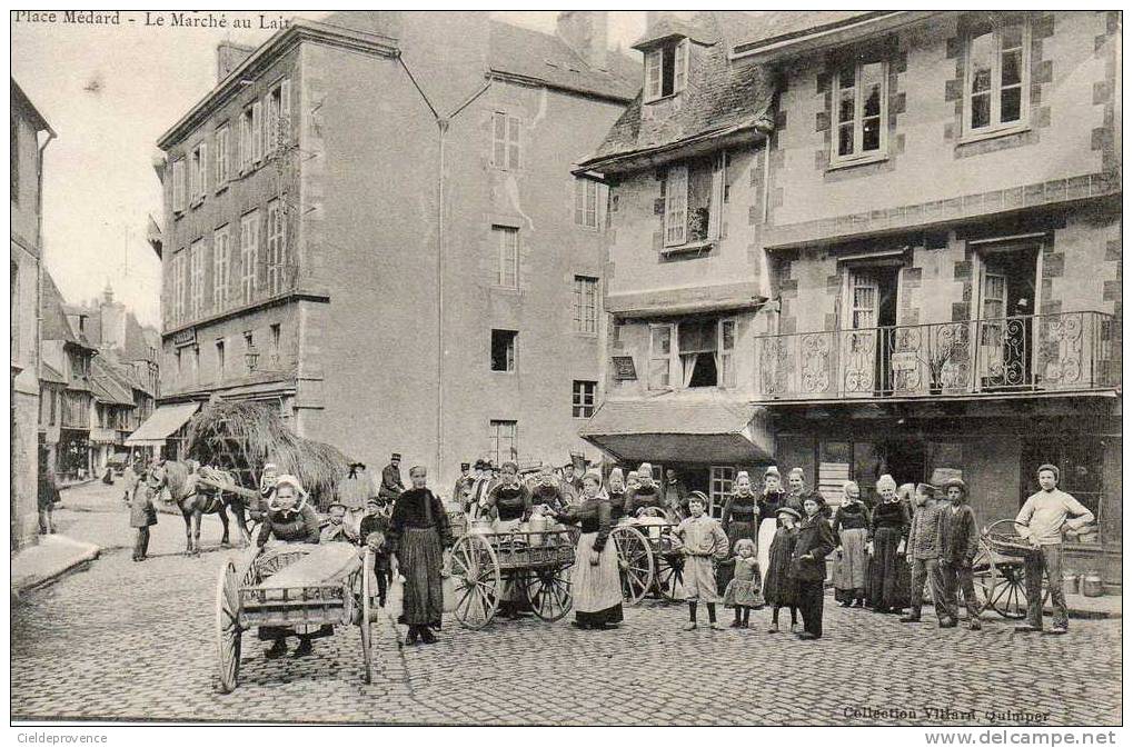 QUIMPER. Place Médard. Le Marché Au Lait. (panneau "sages Femmes" Accroché Au Balcon, Jeune Garçon En Tenue De Groom). - Quimper