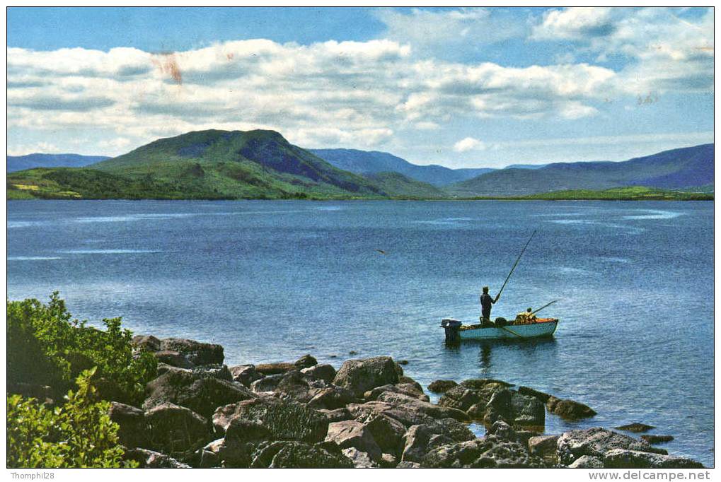 Fishing On LOUGH MASK - MAYO - IRELAND - Hors-bord Avec 2 Pêcheurs -  2 Scans - Mayo