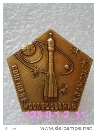 SPACE: Launch Vehicle Spaceship VOSTOK On Start / Old Soviet Badge USSR_123_sp3731 - Espace