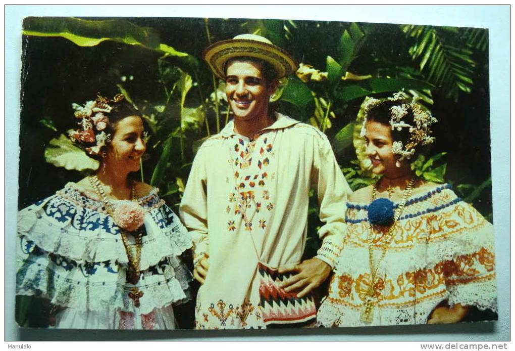 Bellas Senoritas Luciendo Preciosas Polleras  Y Un Joven Ataviado En El Montuno Trajes Tipicos Nacionales De Panama - Panama