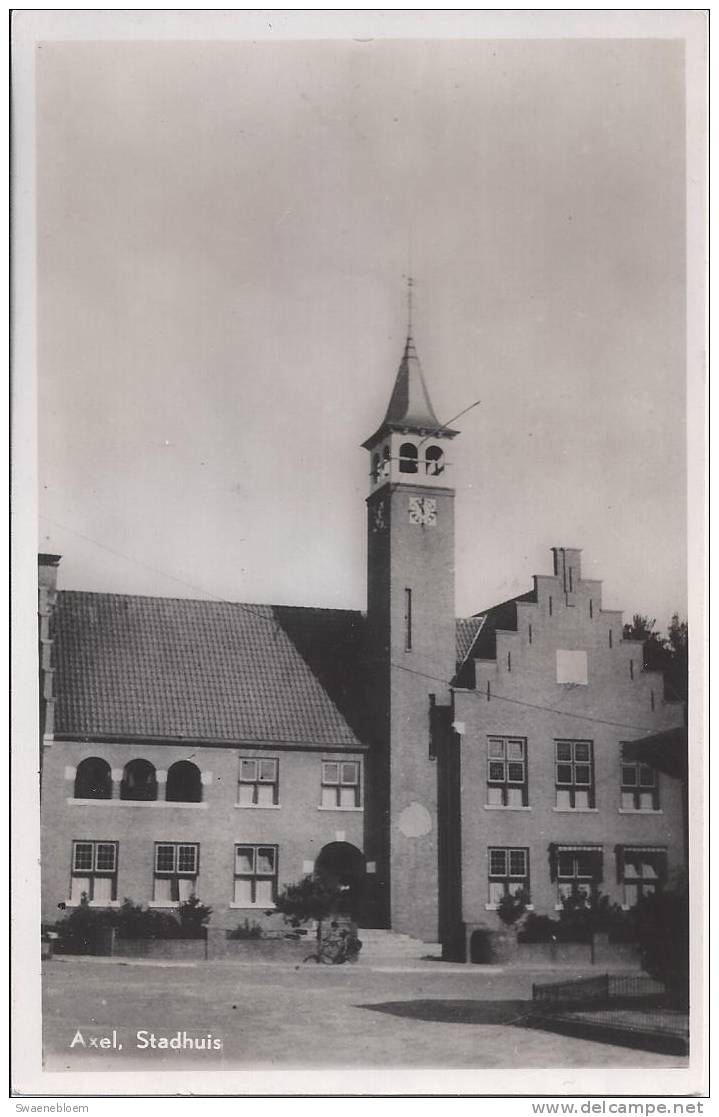 NL.- Axel - Fotokaart Van Het Stadhuis In Axel - Zeeland - 2 Scans - Axel