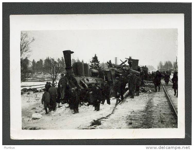 ESTONIA , TRAIN ACCIDENT, LOCOMOTIVE, PRE 1940 REAL PHOTO - Trains