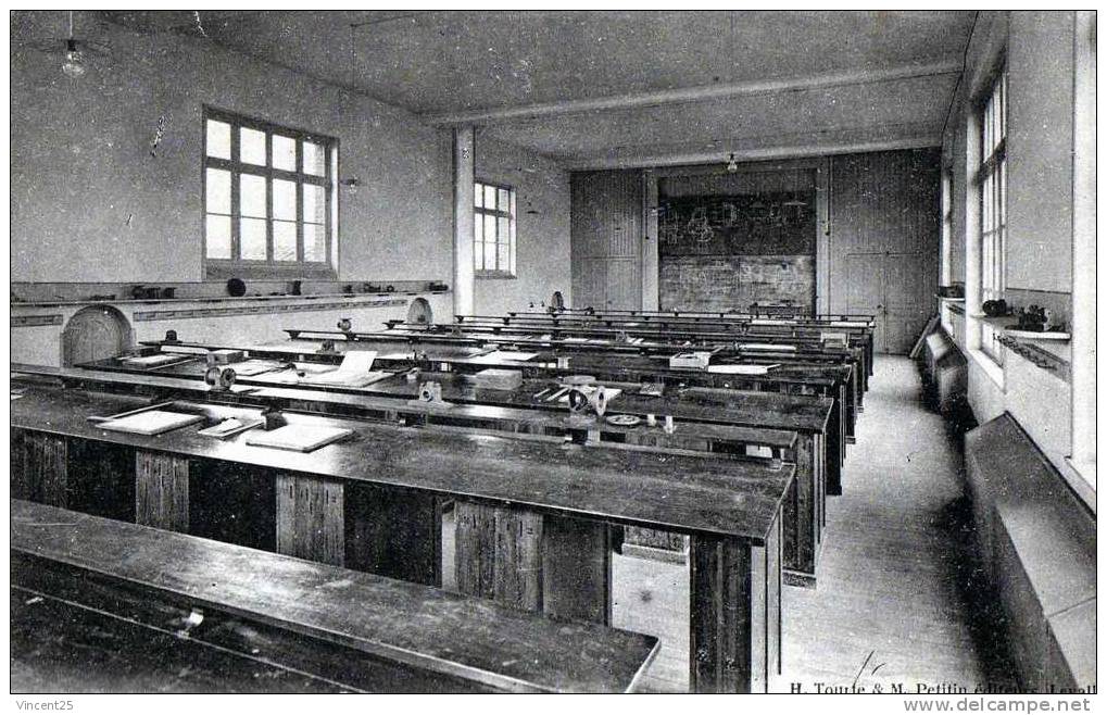 ECOLE NATIONALE D ARMENTIERES SALLE DE DESSIN - Armentieres