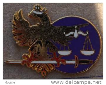 PALAIS DE JUSTICE GENEVE - VIOLET - SUISSE - EPEE - BALANCE - AIGLE - Policia