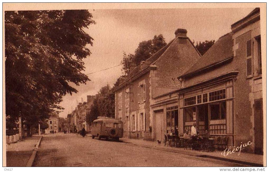 LA ROCHE POSAY LE CAFE DU COMMERCE ET SA TERRASSE   1950  CIRC  NON   EDIT EYNARD    9X14 - La Roche Posay