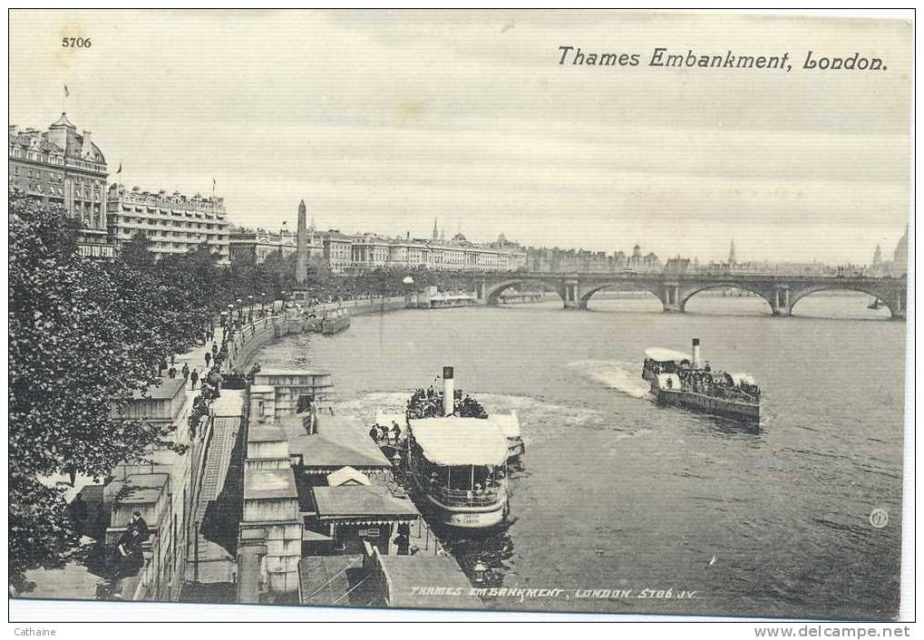 ANGLETERRE. LONDON .  THAMES EMBANKMENT - River Thames