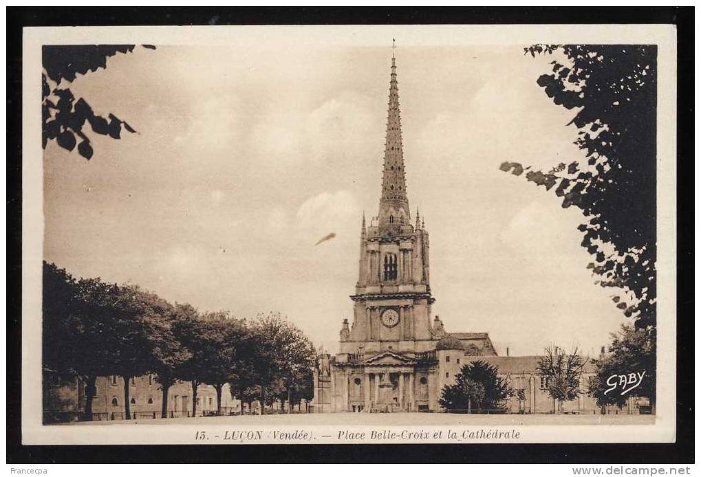 PTS 85-175 - VENDEE -  LUCON - Place Belle-Croix Et La Cathédrale - Lucon